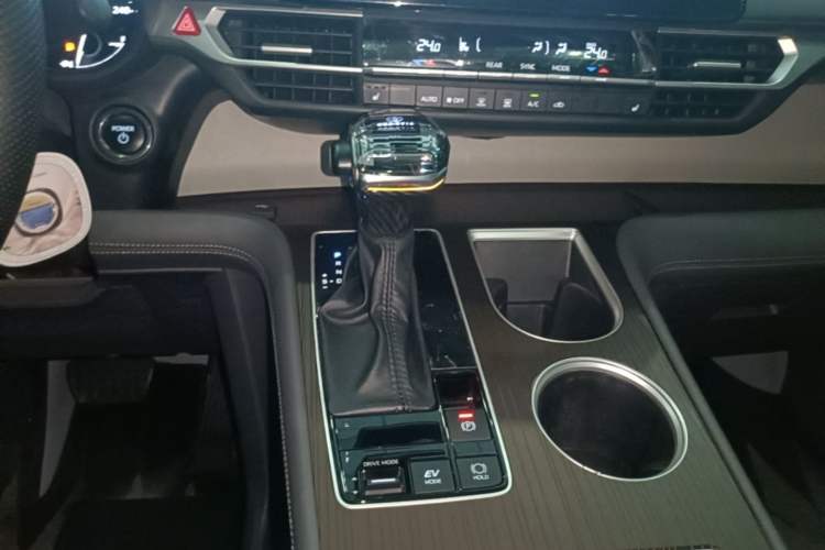 Used Toyota Granvia 2024 2.5L Hybrid Comfort Edition Gear Lever