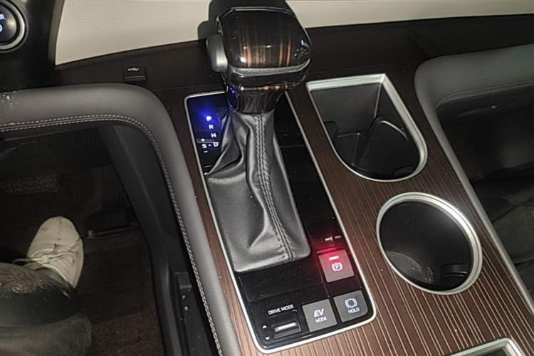 Used Toyota Granvia 2024 2.5L Hybrid Comfort Edition Gear Lever