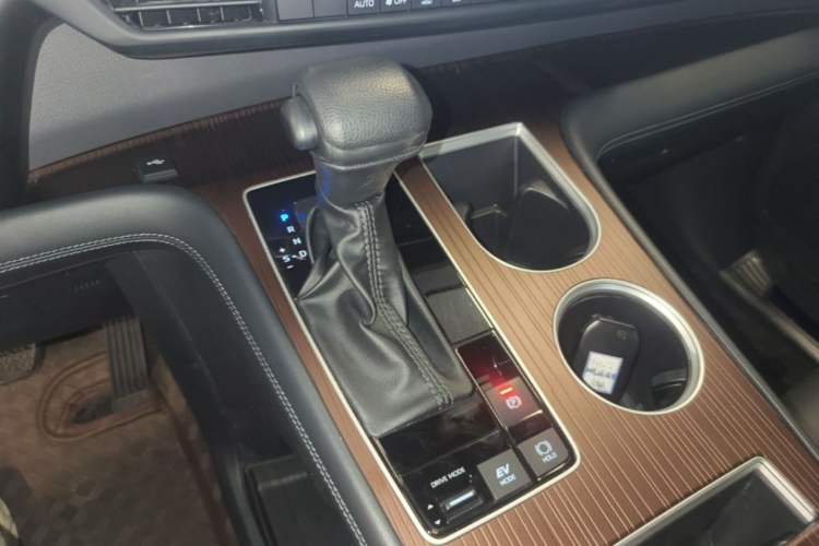 Used Toyota Granvia 2024 2.5L Hybrid Luxury Edition Gear Lever