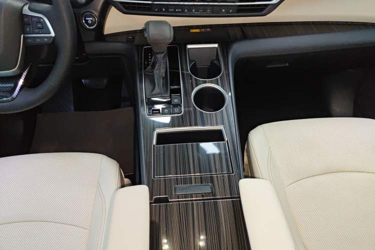 Used Toyota Granvia 2024 2.5L Hybrid Prestige ULTRA Edition Gear Lever