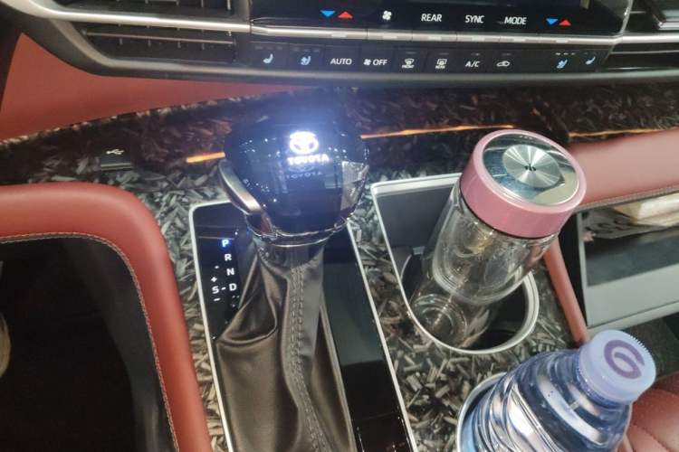Used Toyota Granvia 2024 2.5L Hybrid Comfort Edition Gear Lever