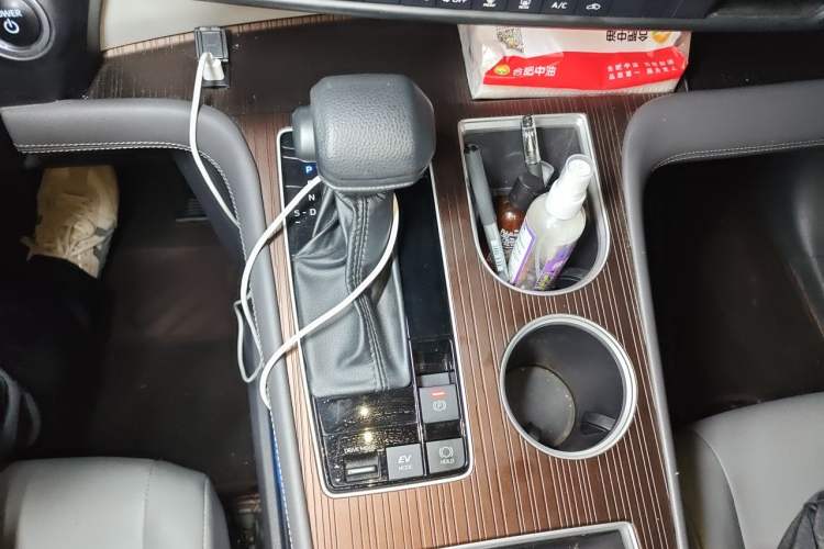Used Toyota Granvia 2024 2.5L Hybrid Comfort Edition Gear Lever