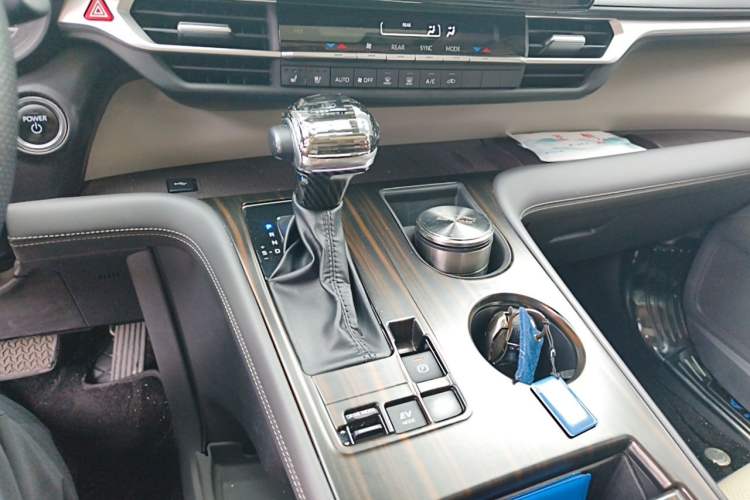 Used Toyota Granvia 2024 2.5L Hybrid Comfort Edition Gear Lever
