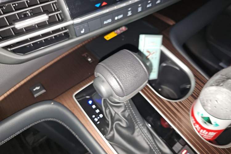 Used Toyota Granvia 2024 2.5L Hybrid Prestige PLUS Four-Wheel Drive Version Gear Lever