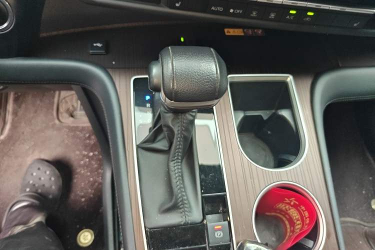Used Toyota Granvia 2024 2.5L Hybrid Prestige PLUS Four-Wheel Drive Version Gear Lever