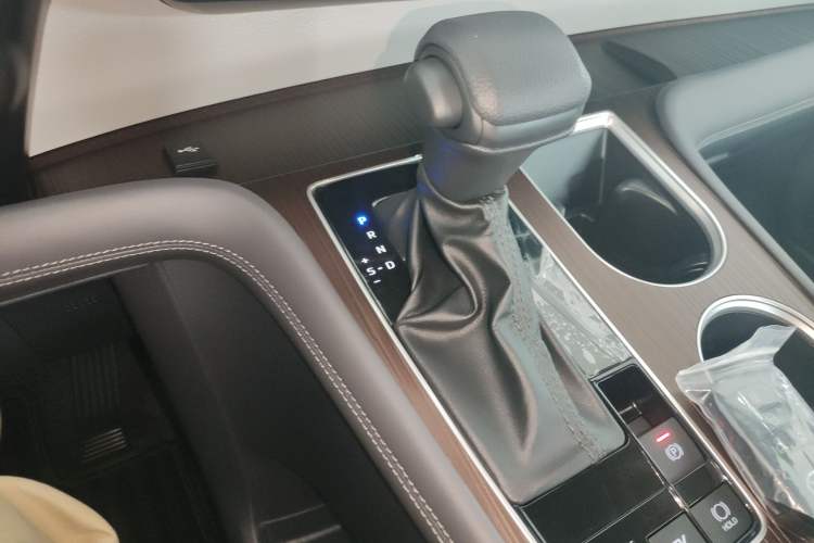 Used Toyota Granvia 2024 2.5L Hybrid Comfort Edition Gear Lever