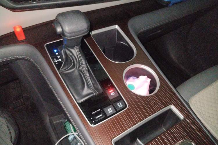 Used Toyota Granvia 2024 2.5L Hybrid Comfort Edition Gear Lever