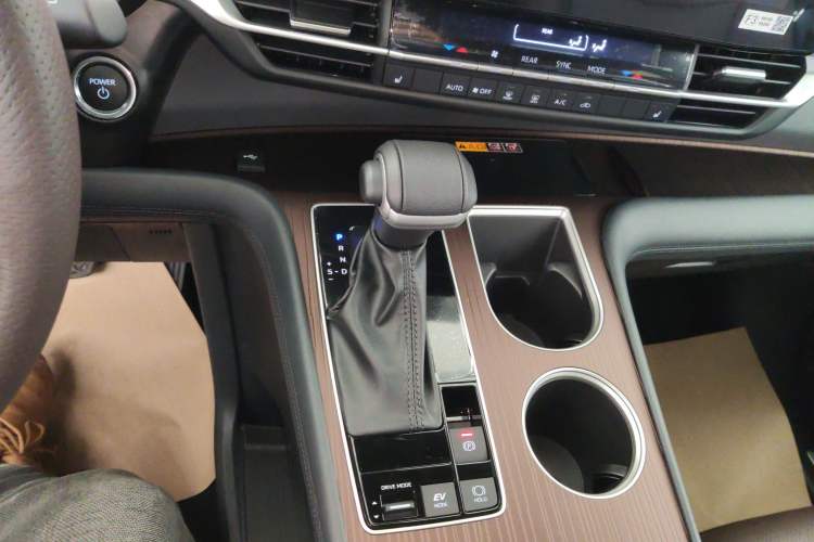 Used Toyota Granvia 2024 2.5L Hybrid Prestige PLUS Four-Wheel Drive Version Gear Lever
