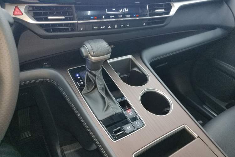 Used Toyota Granvia 2024 2.5L Hybrid Prestige PLUS Edition Gear Lever