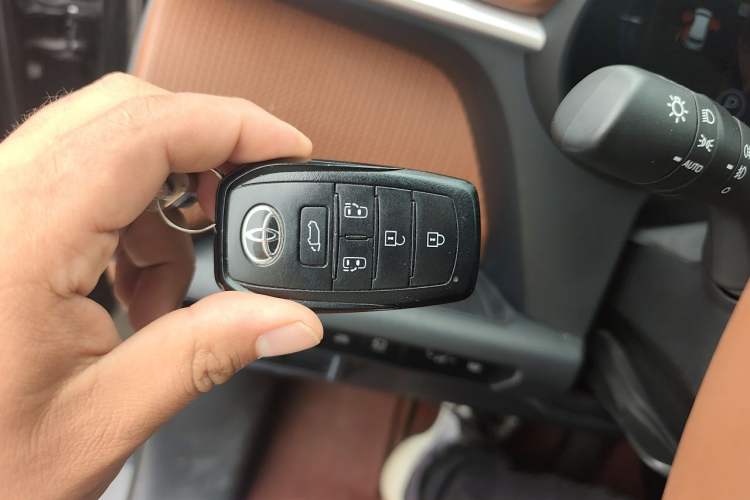 Used Toyota Granvia 2024 2.5L Hybrid Prestige PLUS Edition Interior 1