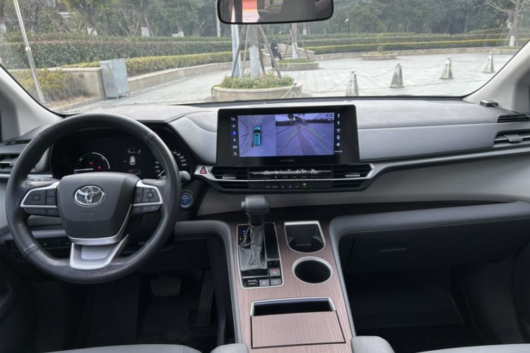 Used Toyota Granvia 2024 2.5L Hybrid Comfort Edition Interior 1