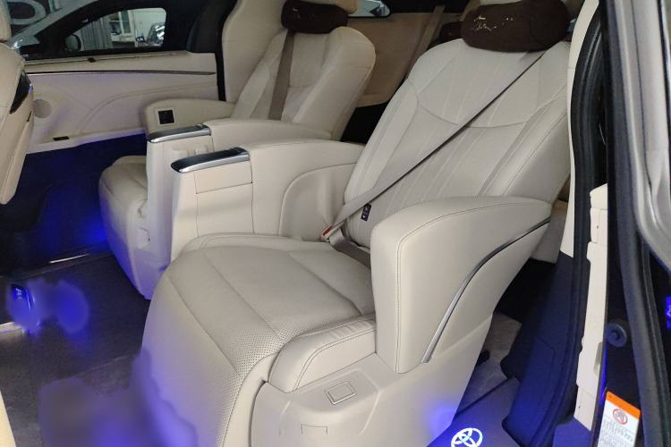 Used Toyota Granvia 2024 2.5L Hybrid Prestige ULTRA Edition Interior 1