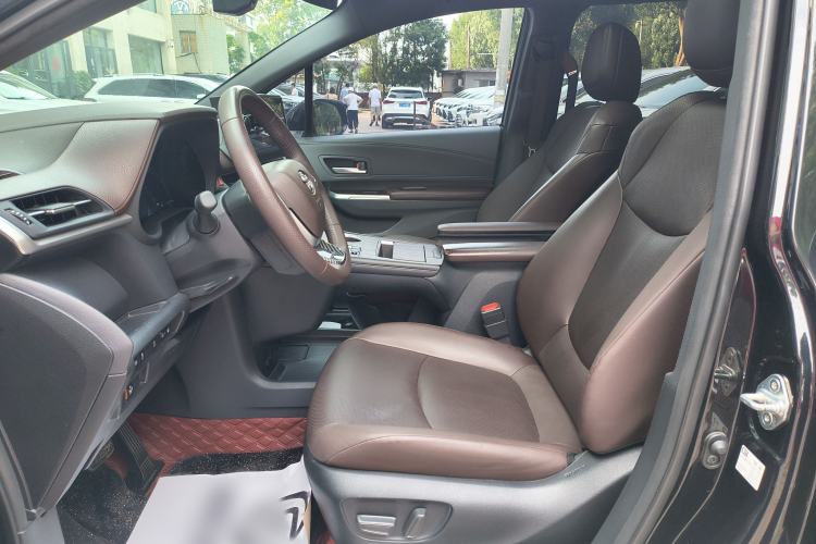 Used Toyota Granvia 2024 2.5L Hybrid Prestige PLUS Four-Wheel Drive Version Interior 1
