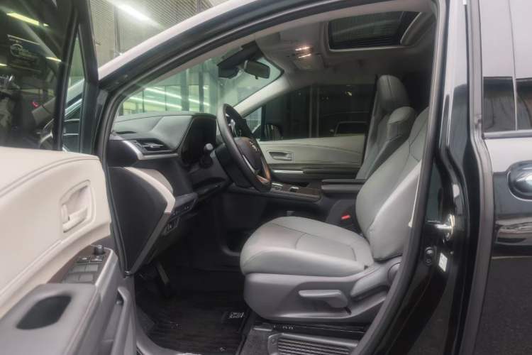 Used Toyota Granvia 2024 2.5L Hybrid Comfort Edition Interior 1