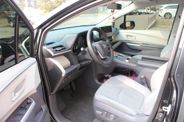 Used Toyota Granvia 2024 2.5L Hybrid Comfort Edition Interior 1