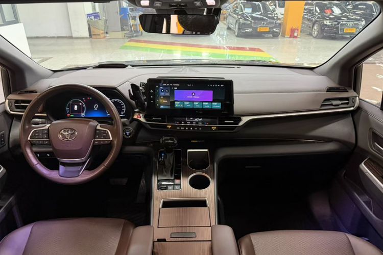 Used Toyota Granvia 2024 2.5L Hybrid Prestige PLUS Four-Wheel Drive Version Interior 1