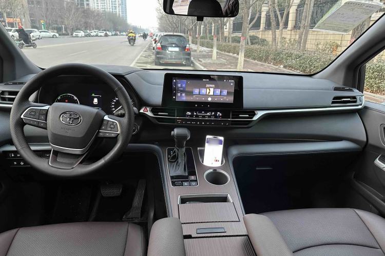 Used Toyota Granvia 2024 2.5L Hybrid Comfort Edition Interior 1