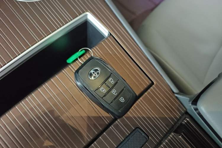 Used Toyota Granvia 2024 2.5L Hybrid Comfort Edition Interior 1