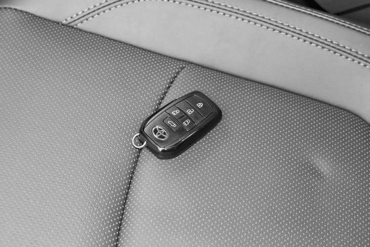 Used Toyota Granvia 2024 2.5L Hybrid Prestige ULTRA Edition Interior 1