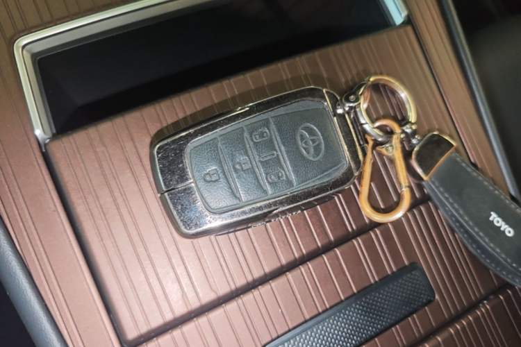 Used Toyota Granvia 2024 2.5L Hybrid Luxury Edition Interior 1