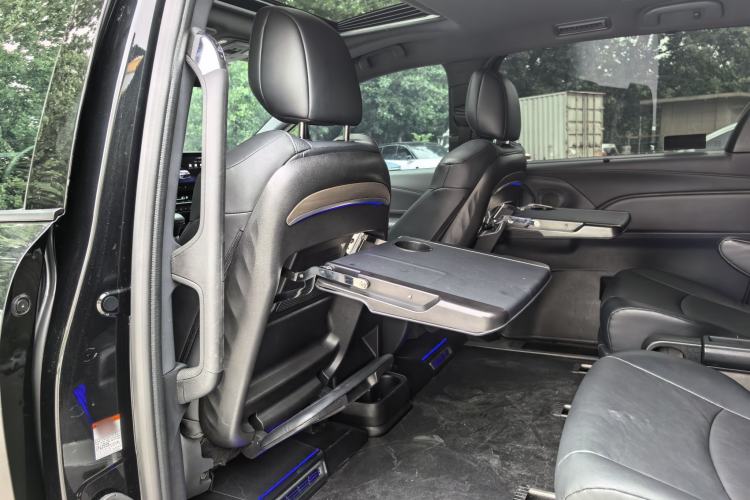 Used Toyota Granvia 2024 2.5L Hybrid Luxury Edition Interior 10