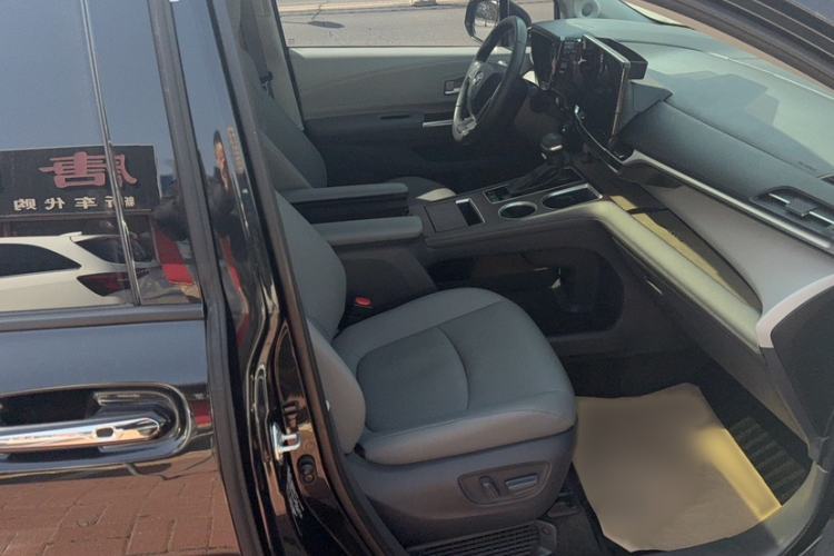Used Toyota Granvia 2024 2.5L Hybrid Prestige PLUS Edition Interior 10