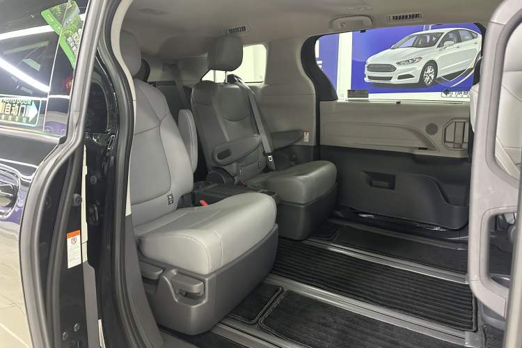 Used Toyota Granvia 2024 2.5L Hybrid Comfort Edition Interior 10