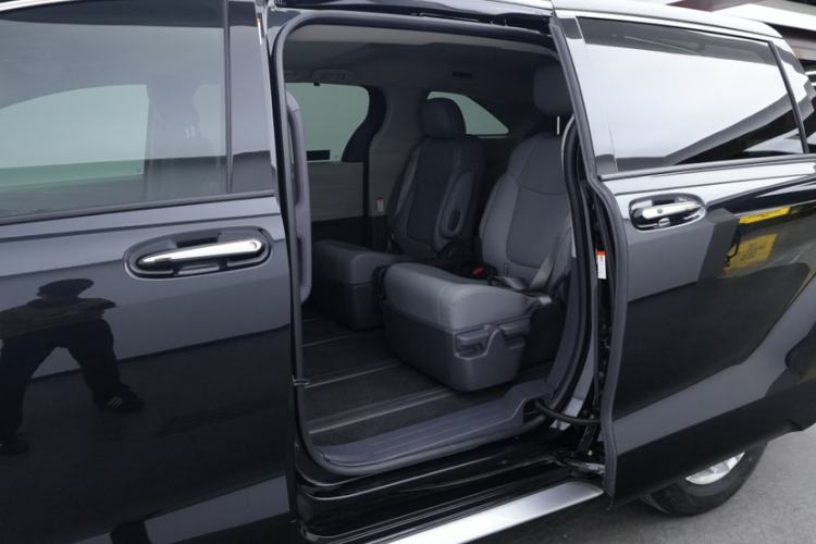Used Toyota Granvia 2024 2.5L Hybrid Comfort Edition Interior 10