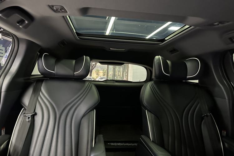 Used Toyota Granvia 2024 2.5L Hybrid Luxury Edition Interior 11