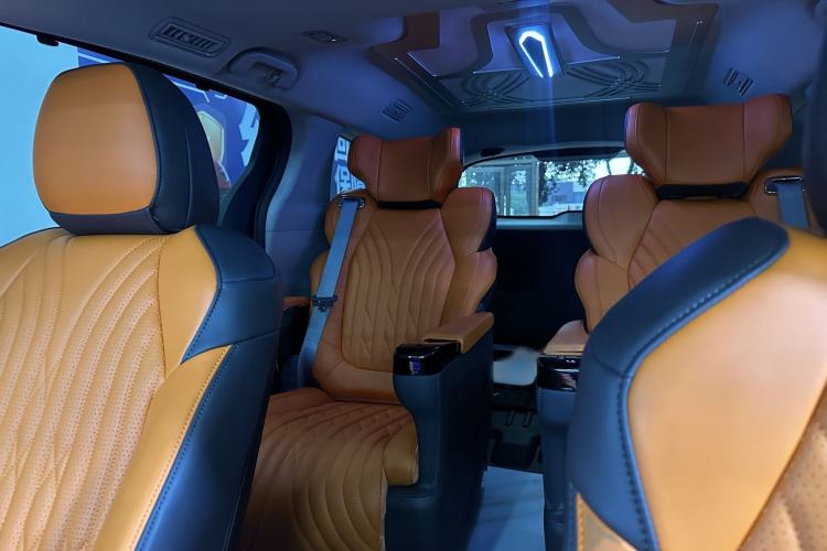 Used Toyota Granvia 2024 2.5L Hybrid Comfort Edition Interior 12