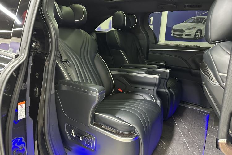 Used Toyota Granvia 2024 2.5L Hybrid Luxury Edition Interior 12