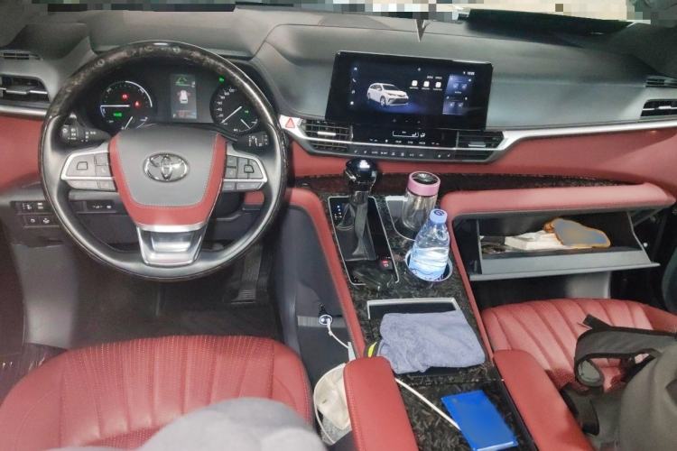 Used Toyota Granvia 2024 2.5L Hybrid Comfort Edition Interior 2