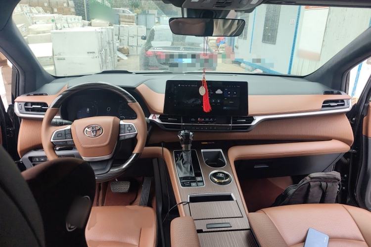 Used Toyota Granvia 2024 2.5L Hybrid Prestige PLUS Edition Interior 2