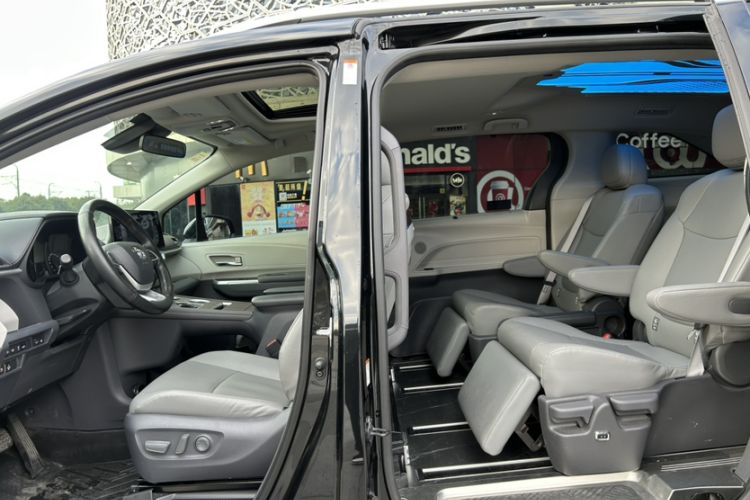 Used Toyota Granvia 2024 2.5L Hybrid Comfort Edition Interior 2