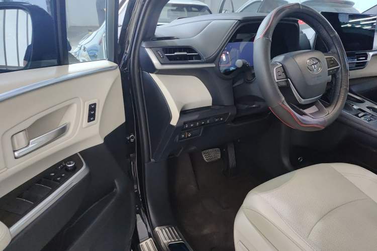 Used Toyota Granvia 2024 2.5L Hybrid Prestige ULTRA Edition Interior 2