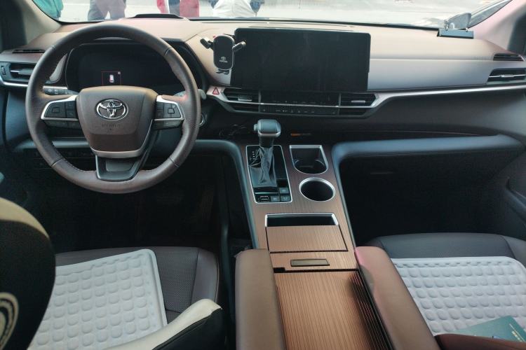 Used Toyota Granvia 2024 2.5L Hybrid Prestige PLUS Four-Wheel Drive Version Interior 2