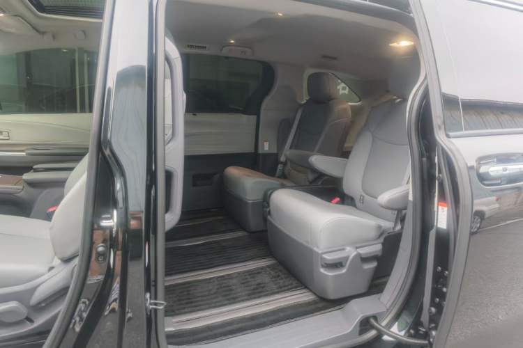 Used Toyota Granvia 2024 2.5L Hybrid Comfort Edition Interior 2