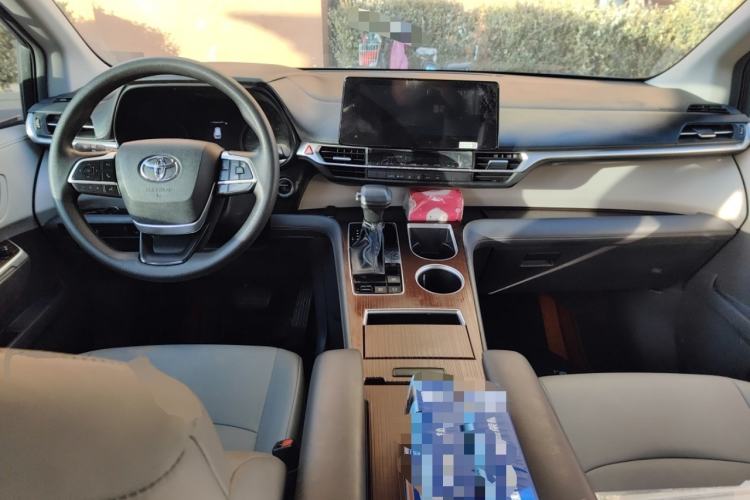 Used Toyota Granvia 2024 2.5L Hybrid Comfort Edition Interior 2