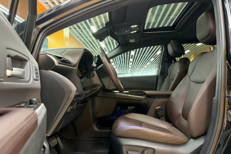 Used Toyota Granvia 2024 2.5L Hybrid Prestige PLUS Four-Wheel Drive Version Interior 2