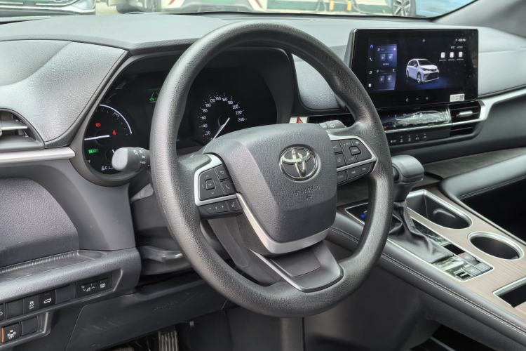 Used Toyota Granvia 2024 2.5L Hybrid Luxury Edition Interior 2