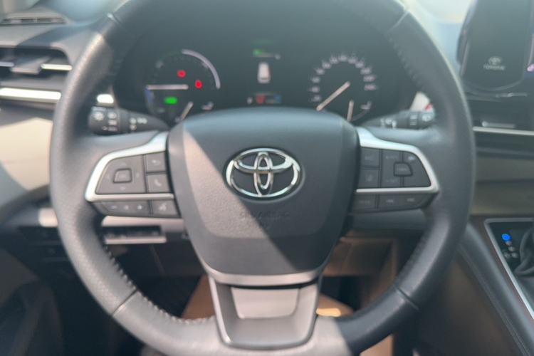 Used Toyota Granvia 2024 2.5L Hybrid Prestige PLUS Edition Interior 2