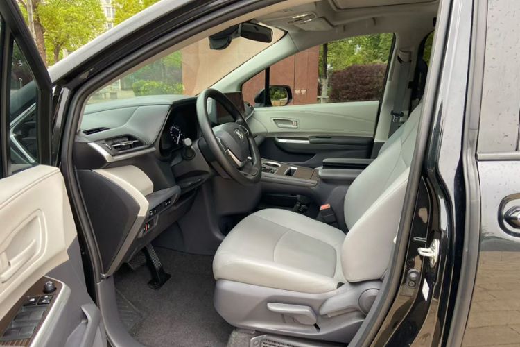 Used Toyota Granvia 2024 2.5L Hybrid Comfort Edition Interior 2
