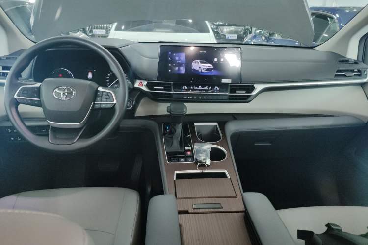 Used Toyota Granvia 2024 2.5L Hybrid Comfort Edition Interior 2