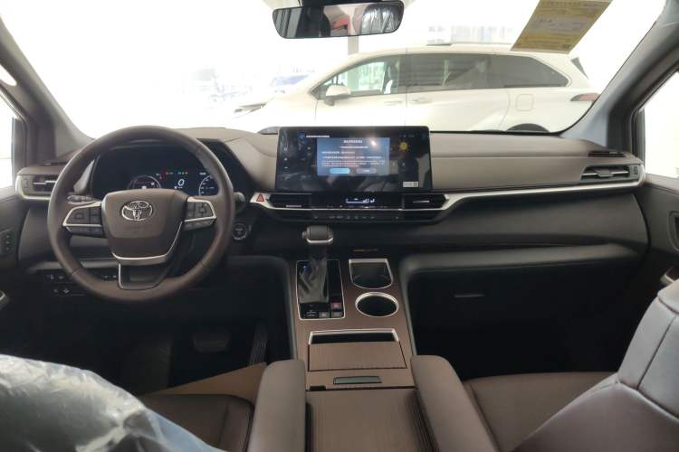 Used Toyota Granvia 2024 2.5L Hybrid Prestige PLUS Four-Wheel Drive Version Interior 2