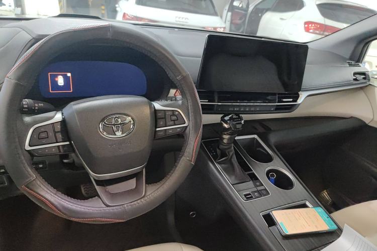 Used Toyota Granvia 2024 2.5L Hybrid Prestige ULTRA Edition Interior 3