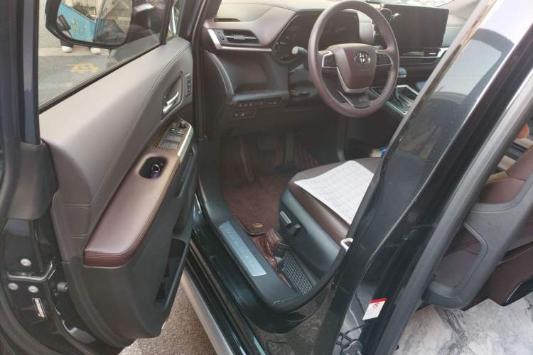 Used Toyota Granvia 2024 2.5L Hybrid Prestige PLUS Four-Wheel Drive Version Interior 3