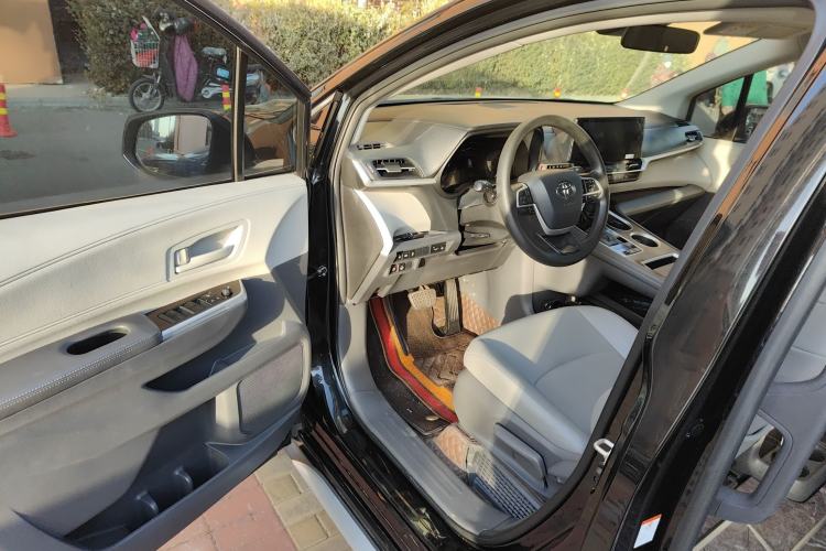 Used Toyota Granvia 2024 2.5L Hybrid Comfort Edition Interior 3