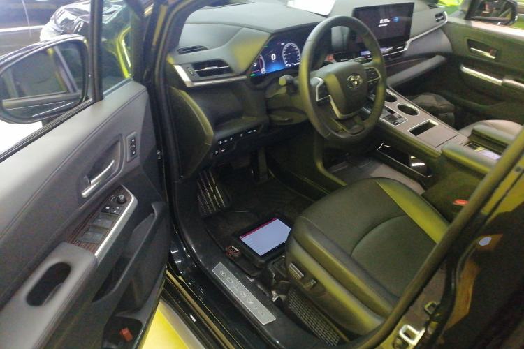 Used Toyota Granvia 2024 2.5L Hybrid Prestige PLUS Four-Wheel Drive Version Interior 3