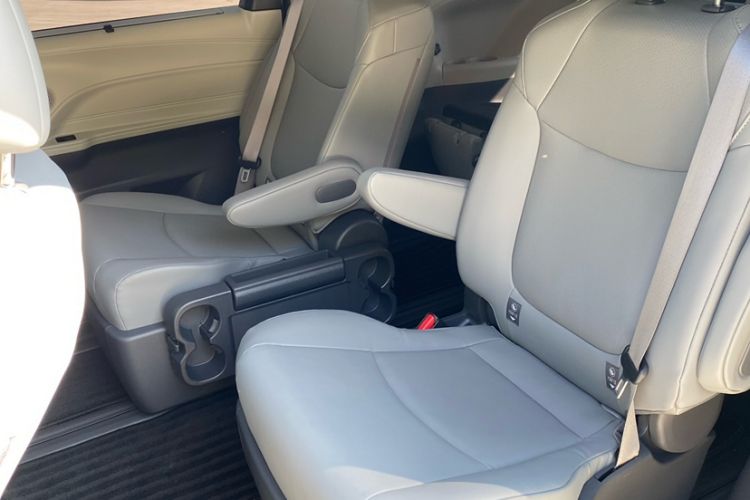 Used Toyota Granvia 2024 2.5L Hybrid Comfort Edition Interior 3