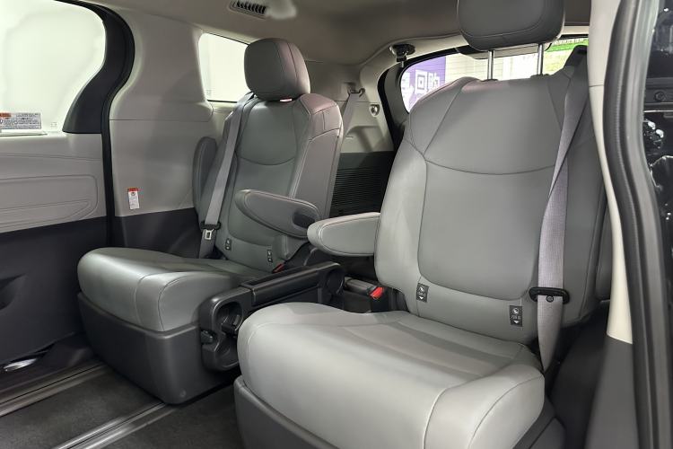 Used Toyota Granvia 2024 2.5L Hybrid Comfort Edition Interior 3
